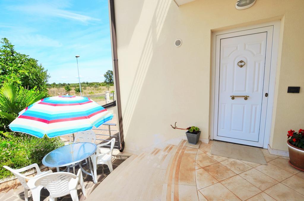 Apartments Sv. Pelegrin Умаг Екстериор снимка