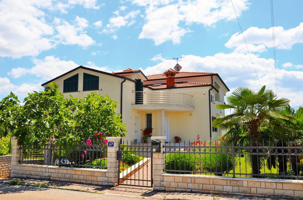 Apartments Sv. Pelegrin Умаг Екстериор снимка